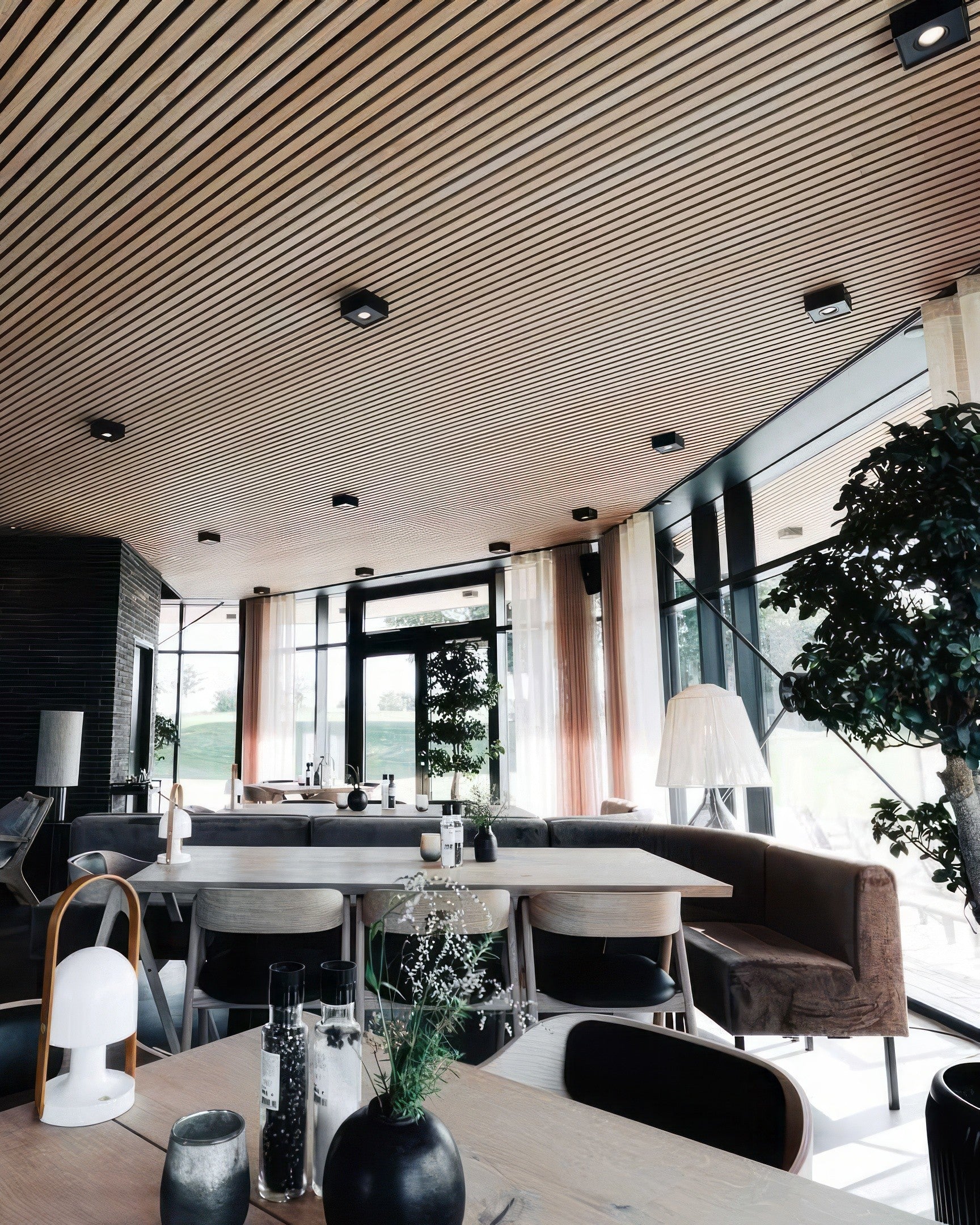 Akustikpaneele aus Echtholzfurnier